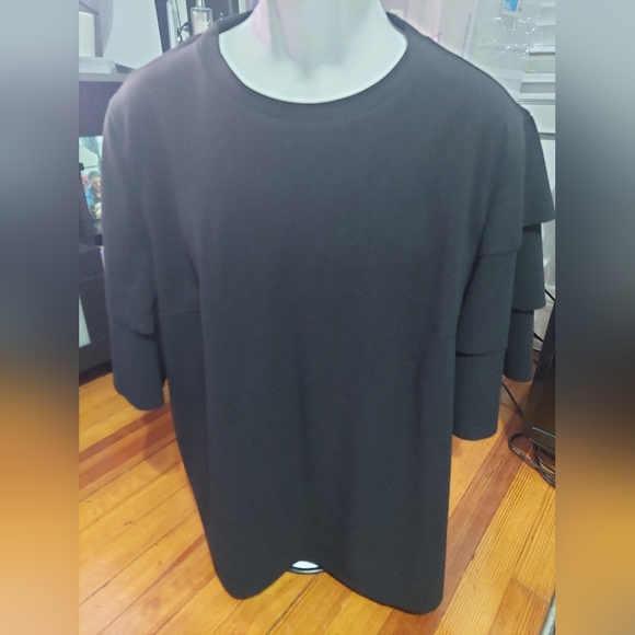 Never worn black blouse with tiered sleeves 3x - Picture 1 of 6